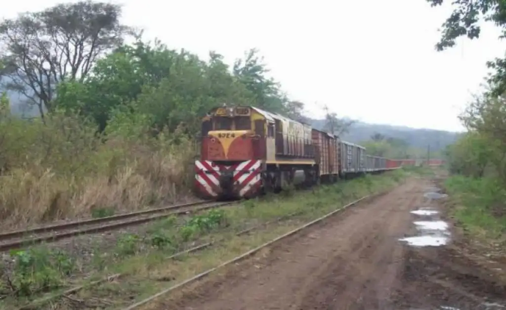 Detienen a tucumanos que robaban rieles del tren Belgrano en Santiago del Estero