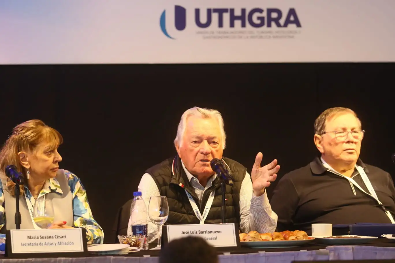 Barrionuevo en Mar del Plata por el Congreso Nacional de los gastronómicos.