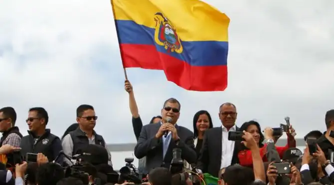 Rafael Correa dejó Ecuador cuestionando a Lenín Moreno