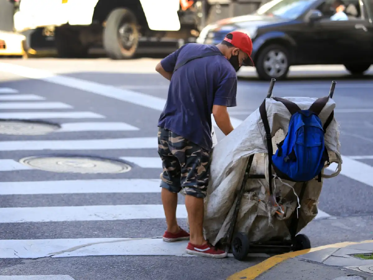 La pobreza aumentó y afecta al 39,2% de la población, según el INDEC