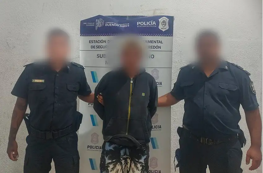 Se acercó a una mujer que caminaba por la rambla y le tocó su zona íntima