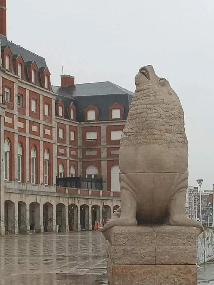 Viernes con cara de invierno en Mar del Plata: frío, nubes y ráfagas fuertes