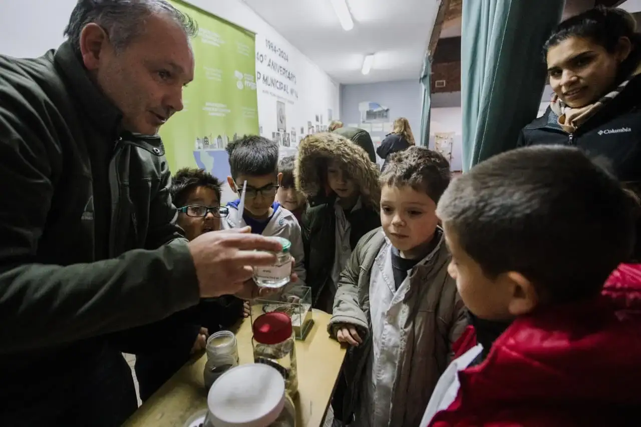 La iniciativa busca promover hábitos sustentables y fortalecer la educación ambiental desde las aulas.