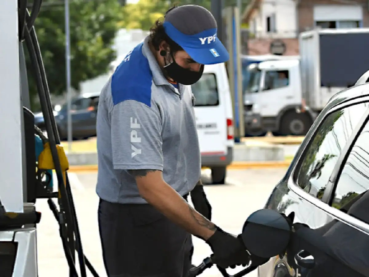 YPF importará 500 mil metros cúbicos de gasoil para abastecer la demanda