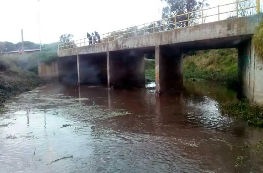 Obras Sanitarias realizó una limpieza del Arroyo La Tapera