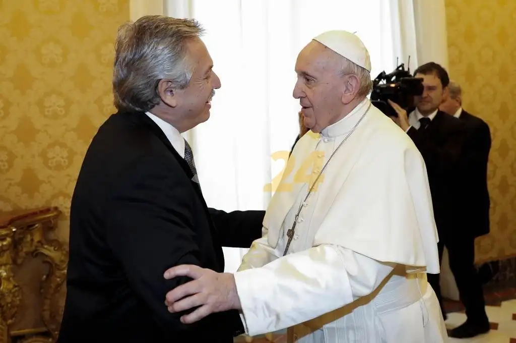 Francisco le envió una carta a Fernández, pidiendo “soluciones adecuadas a los problemas” de Argentina