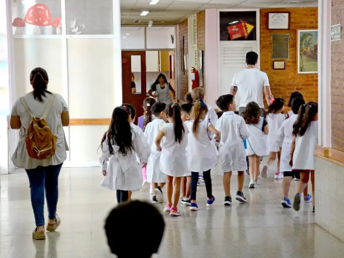 Coronavirus: el gobierno evalúa extender la suspensión de las clases