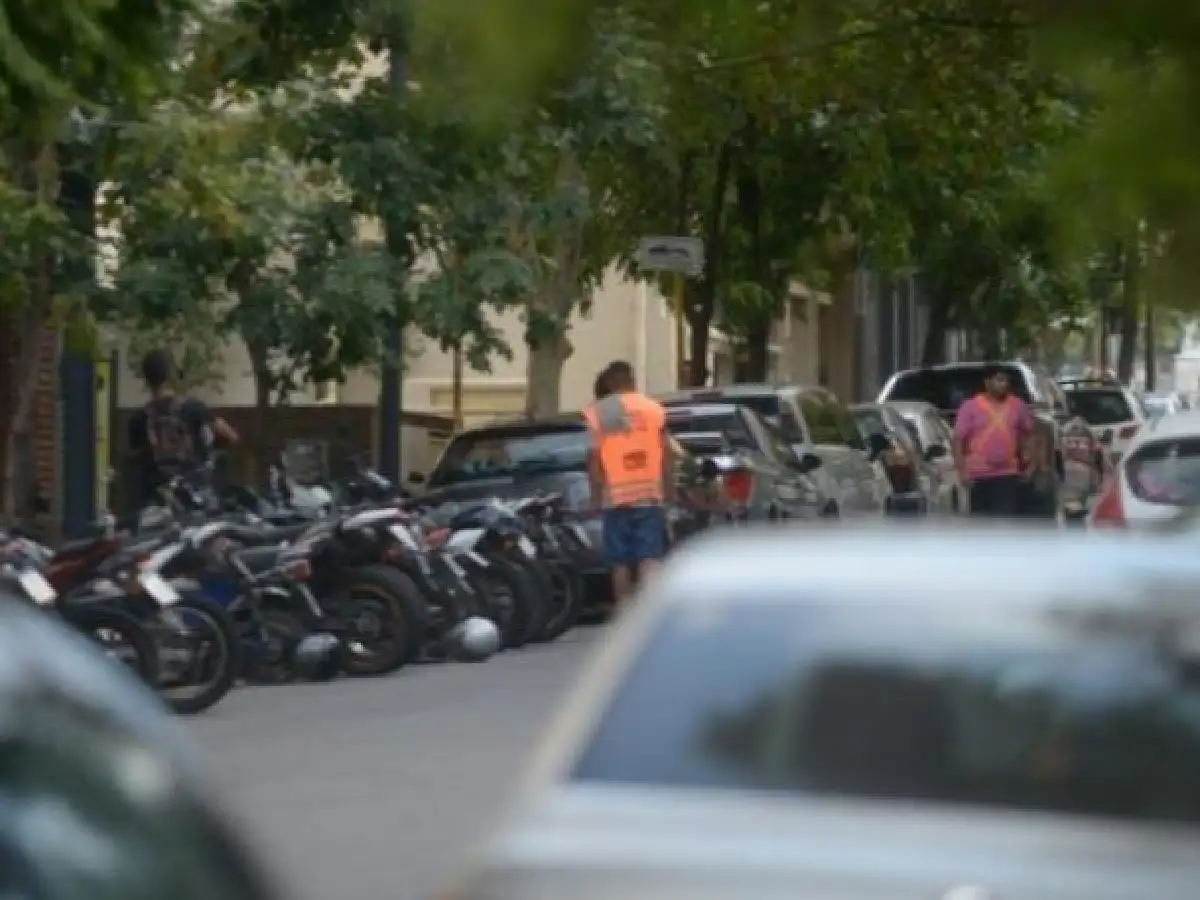 Naranjita detenido en Córdoba: discutió con una mujer y golpeó autos y policías