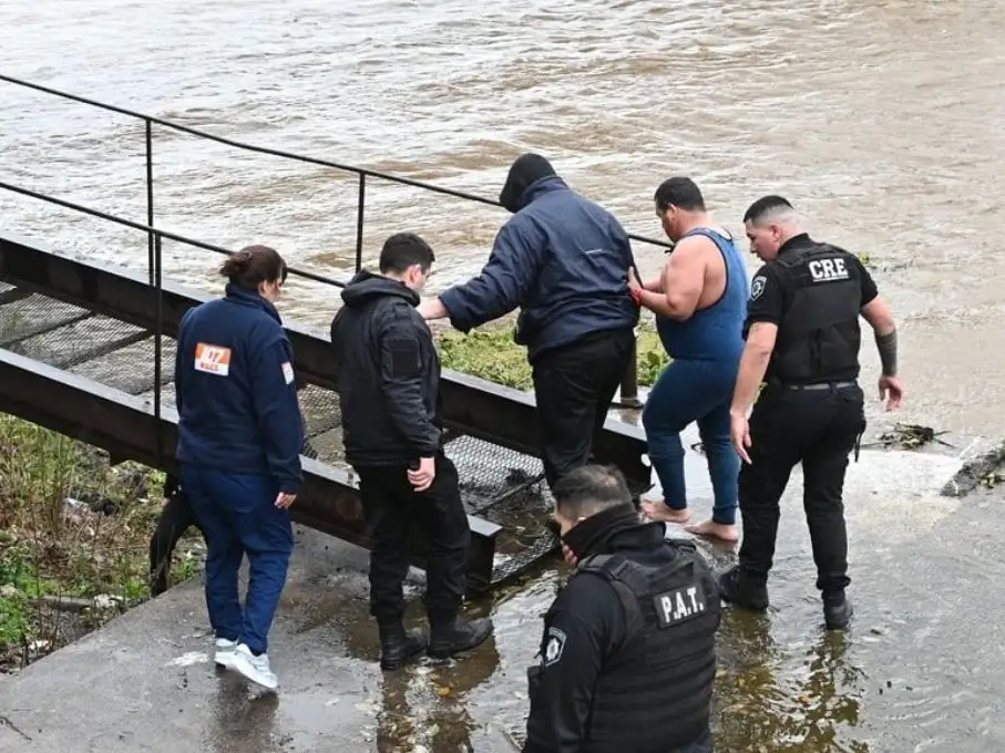 hombre se quiso tirar del puente colgante 2
