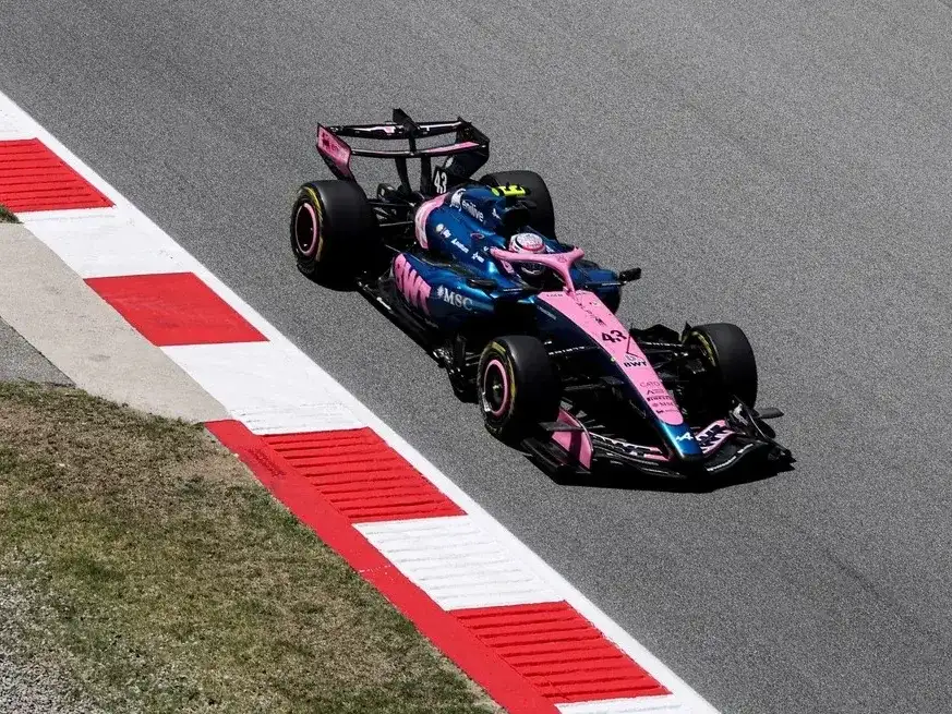 Colapinto mostró solidez en la qualy y buscará sumar en el Gran Premio de Barcelona. Crédito: Reuters/Nacho Doce