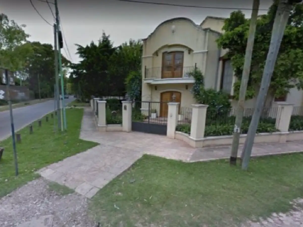 Quemaron con una plancha a una familia para robarles