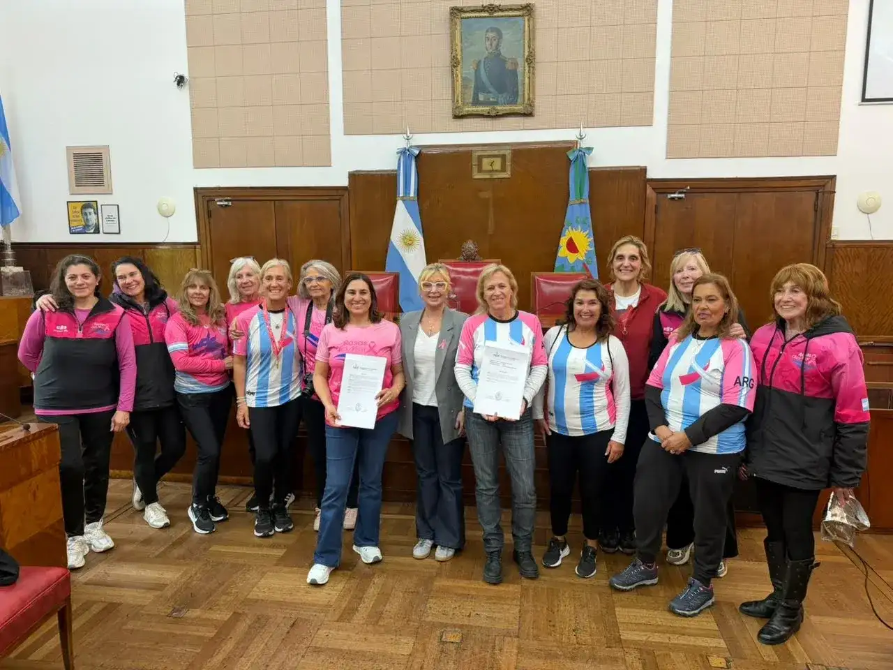 Integrantes de Rosas del Mar recibieron un reconocimiento en el Concejo Deliberante por su participación internacional y su labor de concientización.