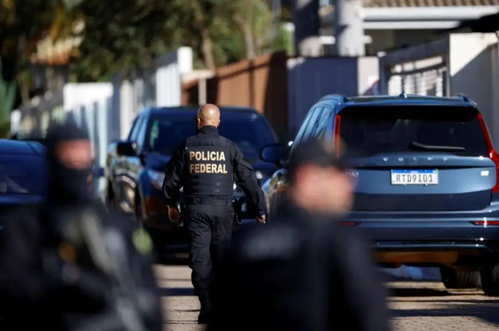 Brasil: allanaron la casa de Bolsonaro en una causa por datos falsos sobre vacunas contra el Covid