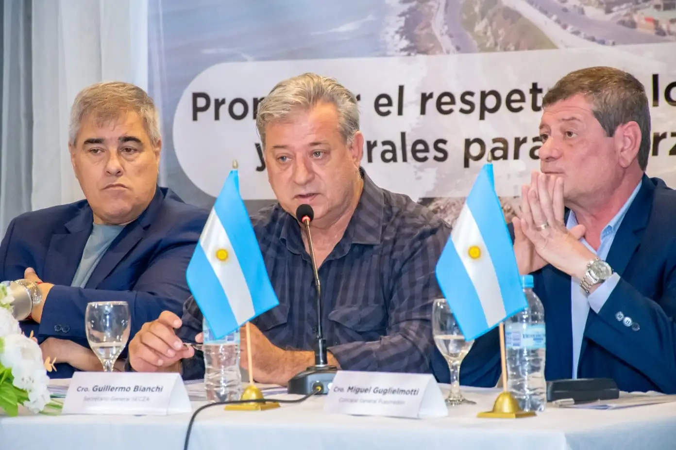 Bianchi presentó el encuentro y destacó la posibilidad de trabajar sobre los derechos humanos y laborales, y la democracia.