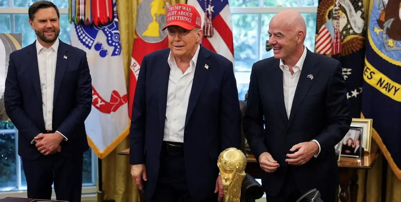 Trump e Infantino anunciaron el sorteo del Mundial 2026 desde la Casa Blanca. Crédito: Reuters.