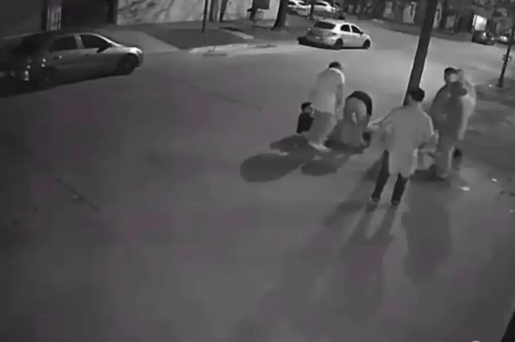 Joven golpeado durante una pelea