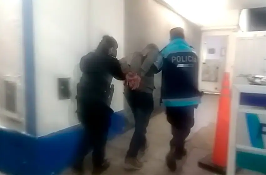 Robó una moto en la puerta del boliche, pero lo atraparon