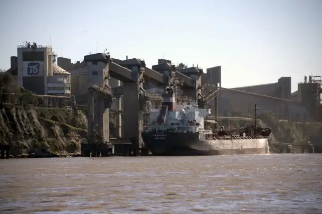 Empresas impiden el acceso a la costa en el Cordón Industrial
