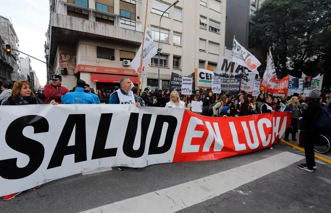 En medio de la marcha del Garrahan, el Gobierno afirmó que el problema “es la gestión y la eficiencia”