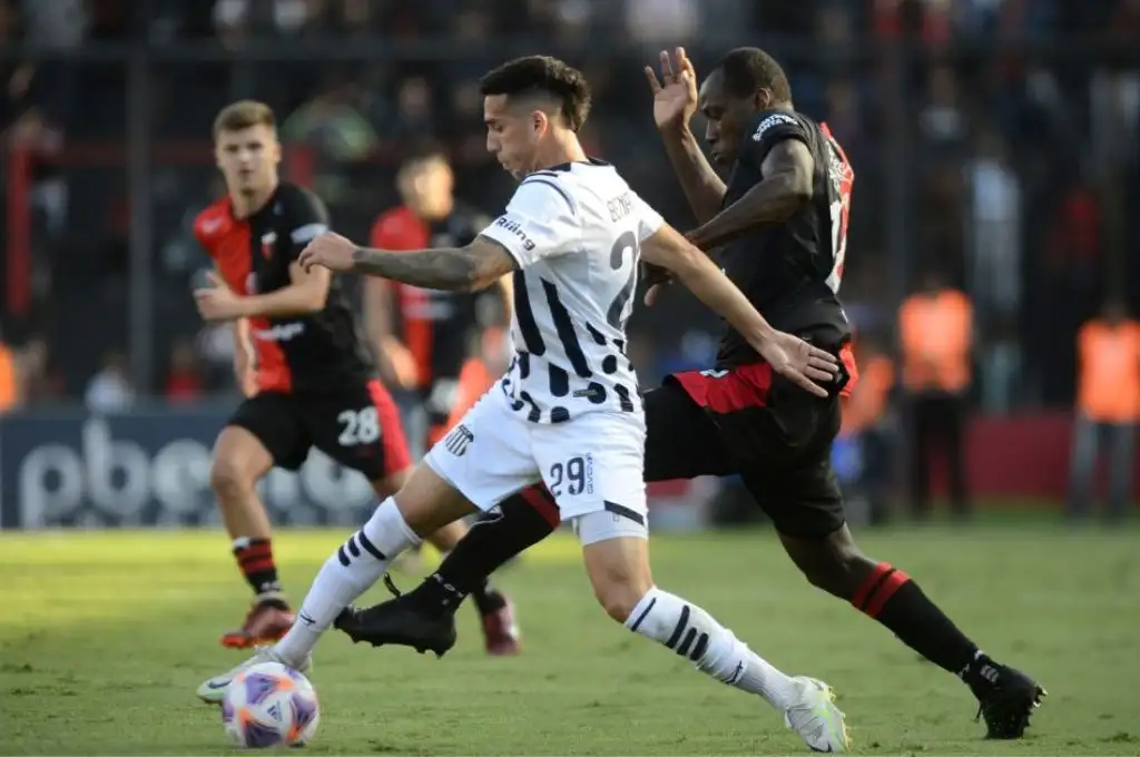 Talleres le dió vuelta el partido a Colón y logró un agónico empate