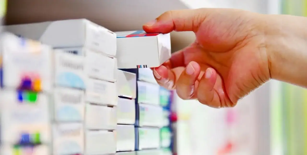 La norma establece que los medicamentos bajo receta solo podrán venderse en farmacias habilitadas