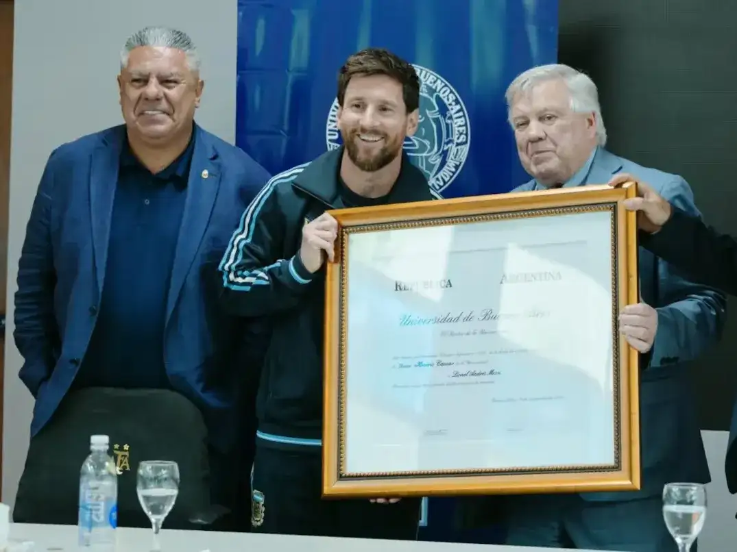 Distinción académica de la UBA para el astro rosarino
