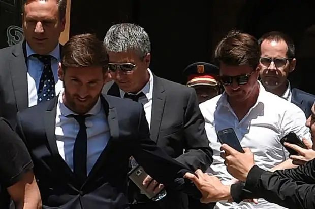 La fiscalía exculpó a Messi y responsabiliza a su padre