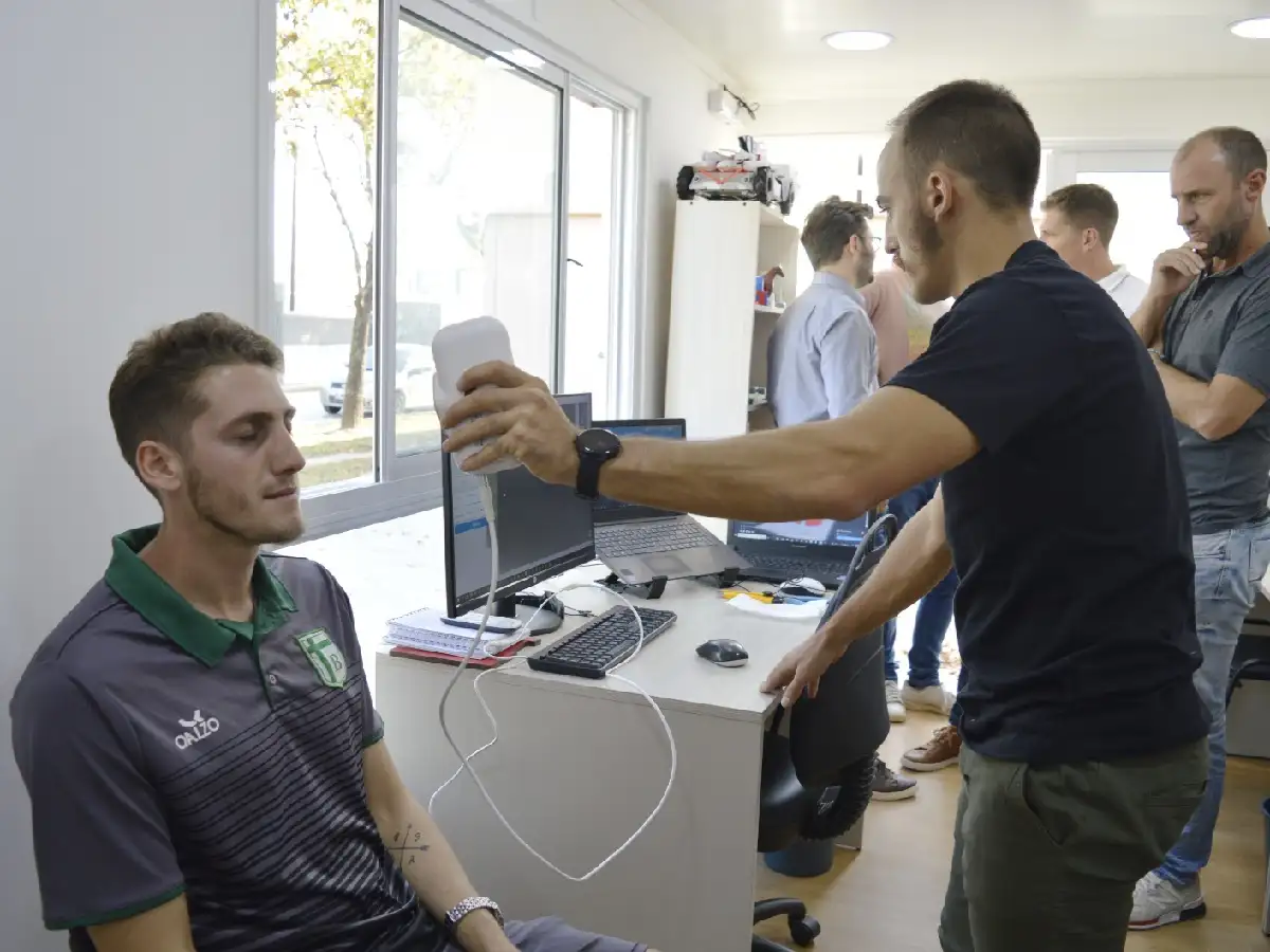 Estudiantes del Cres diseñaron una máscara de protección para jugador de Sportivo 