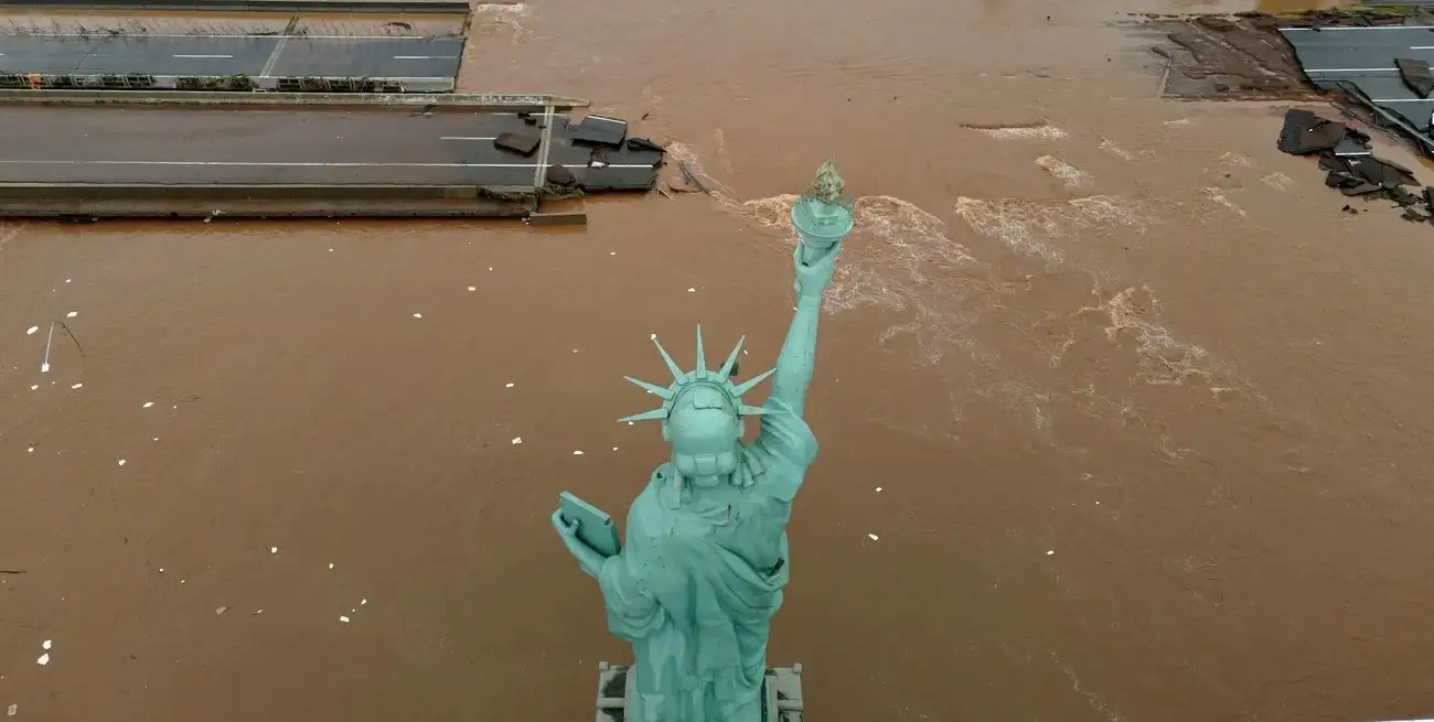 La imagen corresponde a la localidad de Lajeado. Esa Estatua de la Libertad es el símbolo distintivo de una cadena de negocios con artículos para el hogar. Crédito: Reuters