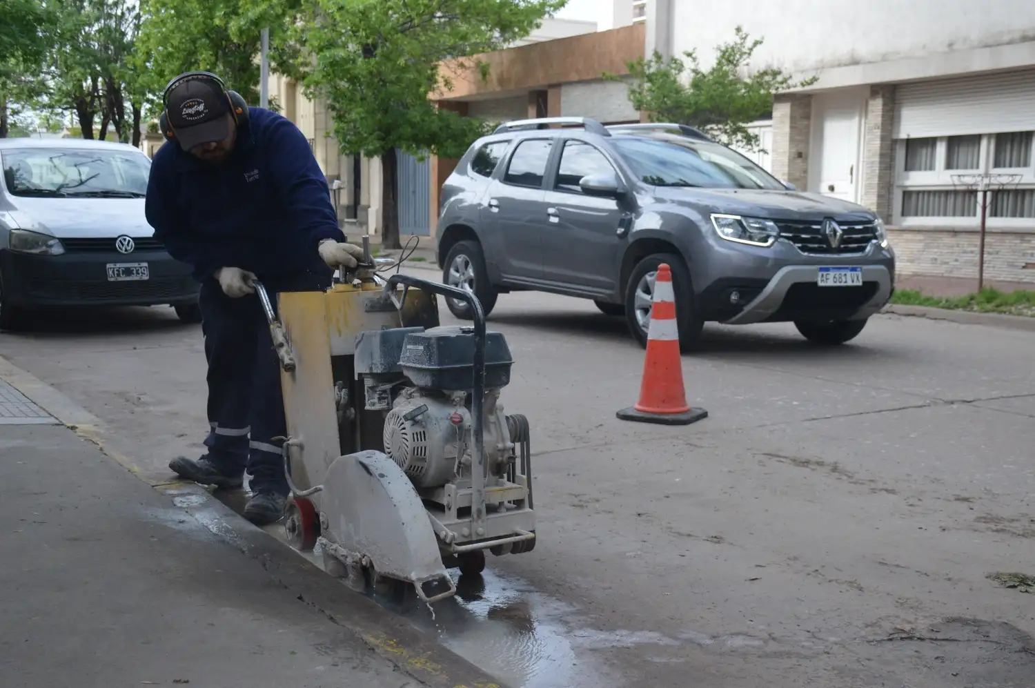 Calado de pavimento en varias arterias céntricas.