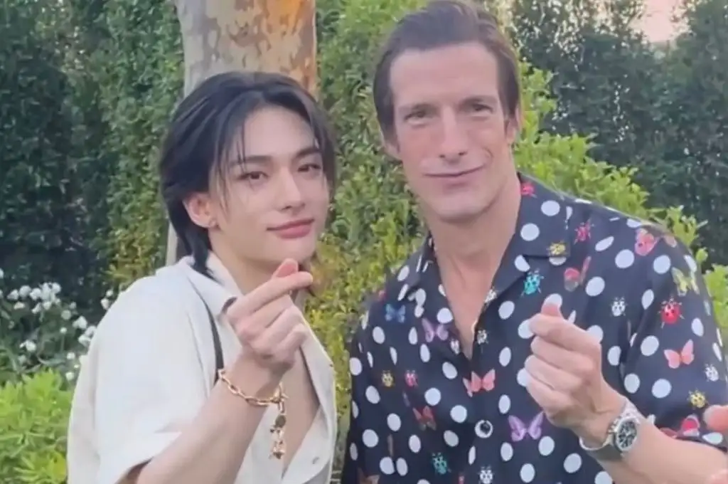 Iván de Pineda entrevistó a Hyunjin durante el desfile de Versace y la rompió en las redes  