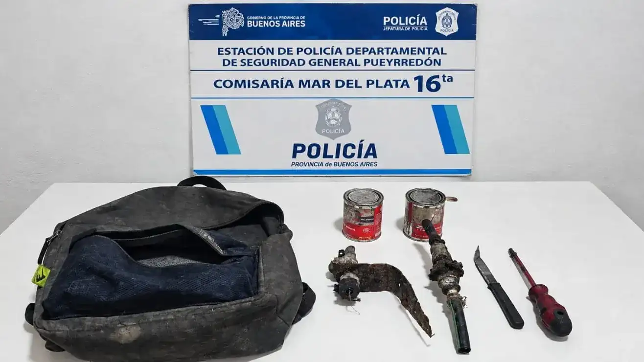Intentó robar elementos de un medidor de agua y fue reducido por vecinos