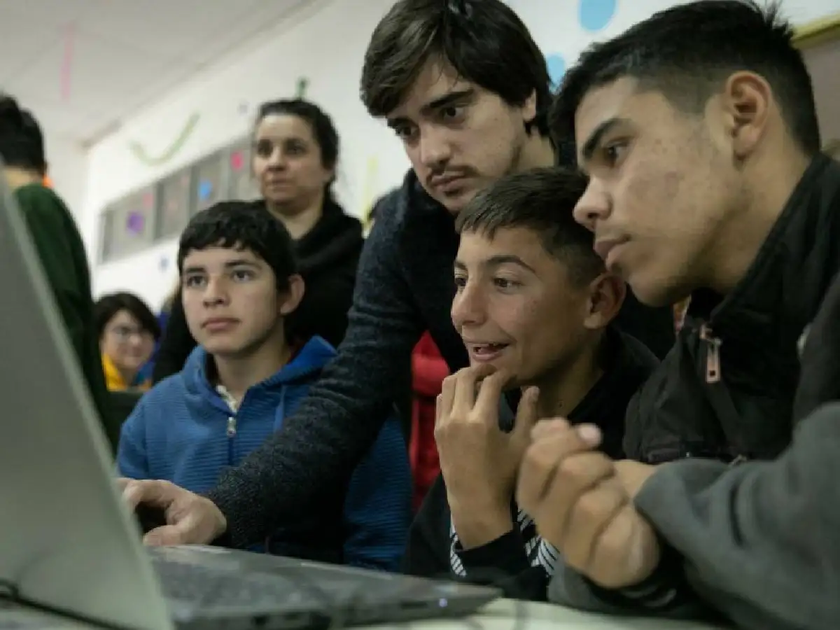 Docentes: hasta el 5 de diciembre estarán publicadas las LOM de secundaria