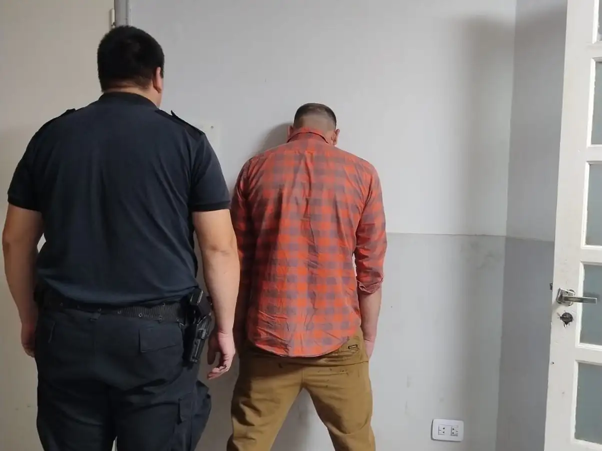 El acusado, oriundo de Venado Tuerto fue trasladado a la comisaría.