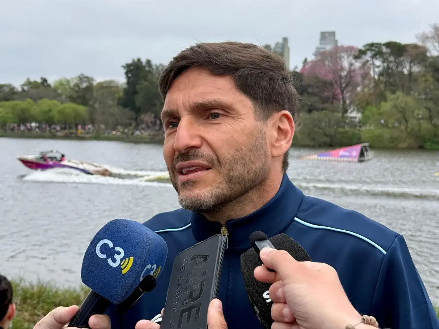 Pullaro precensió la competencia de Water Ski en el Parque del Sur, en la capital provincial. Foto: GSF
