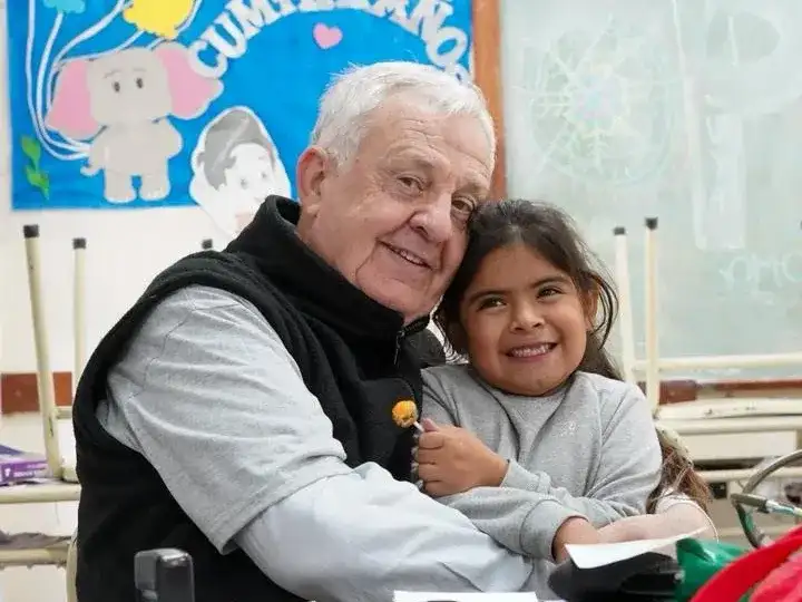 Una sonrisa que resume años de trabajo. La confianza construida con las comunidades originarias es, para Atilio Olivetta, el mayor resultado de cada operativo sanitario.