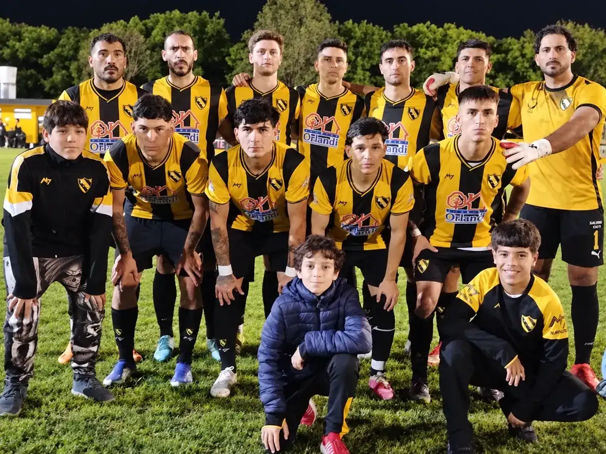 Peñarol convirtió tres goles en el primer tiempo y completó la goleada con un doblete de Francisco Zárate en el complemento.
