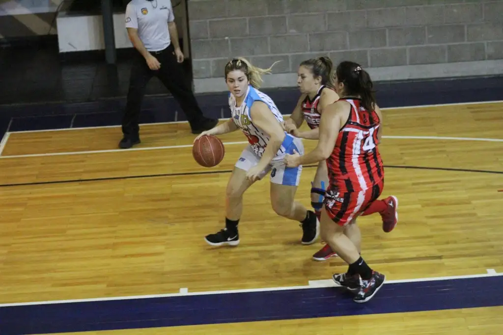 Peñarol ganó el clásico femenino y es líder del Pre-Federal