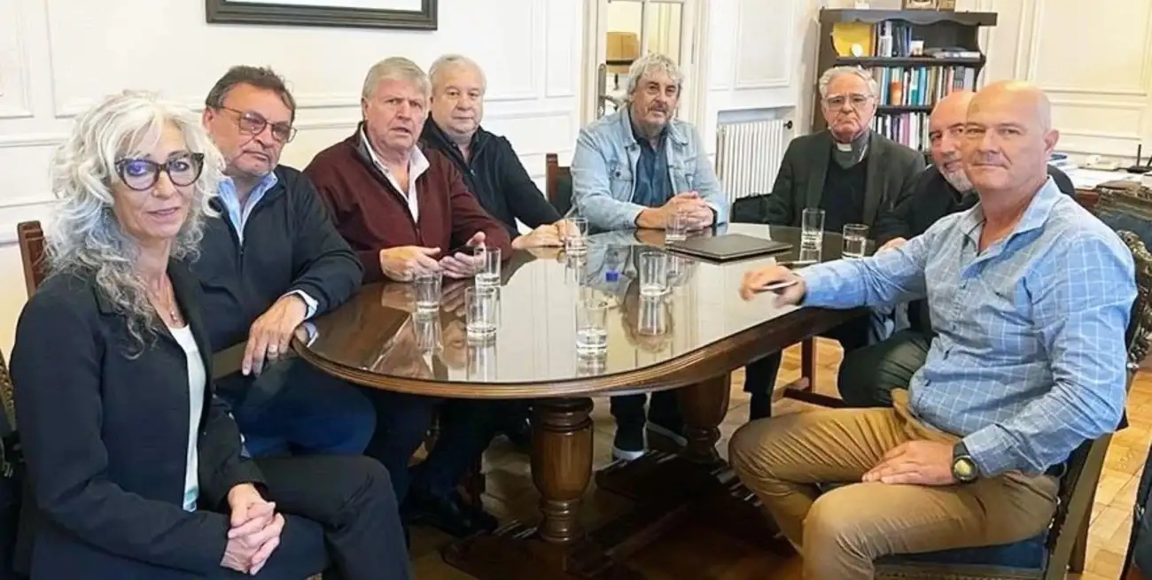“Notamos a Monseñor Ojea preocupado por un clima de fractura social producto de políticas de ajuste del Gobierno”, expresó Sergio Romero al finalizar la reunión.