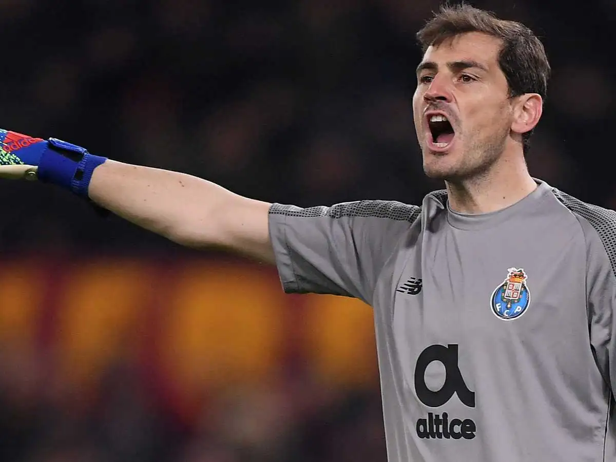 El arquero español Iker Casillas anunció su retiro tras más de 20 años de carrera