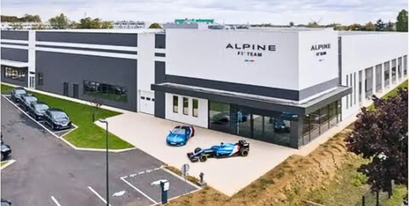 Alpine sospecha de posible espionaje industrial tras una intrusión en su fábrica en Francia.
