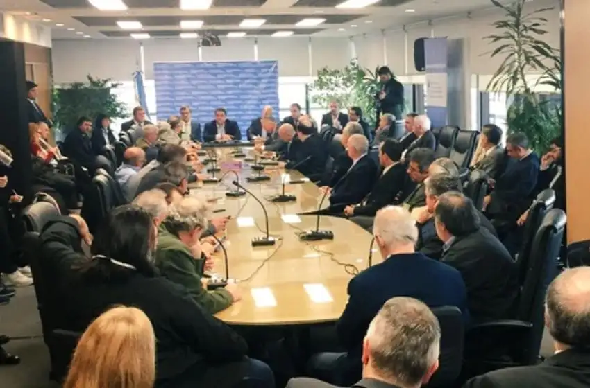 Oficializaron el aumento escalonado del salario mínimo a $ 16.875