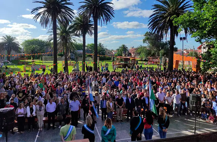 Más de 900 Egresados del Plan FINES recibieron su diploma en Mar del Plata