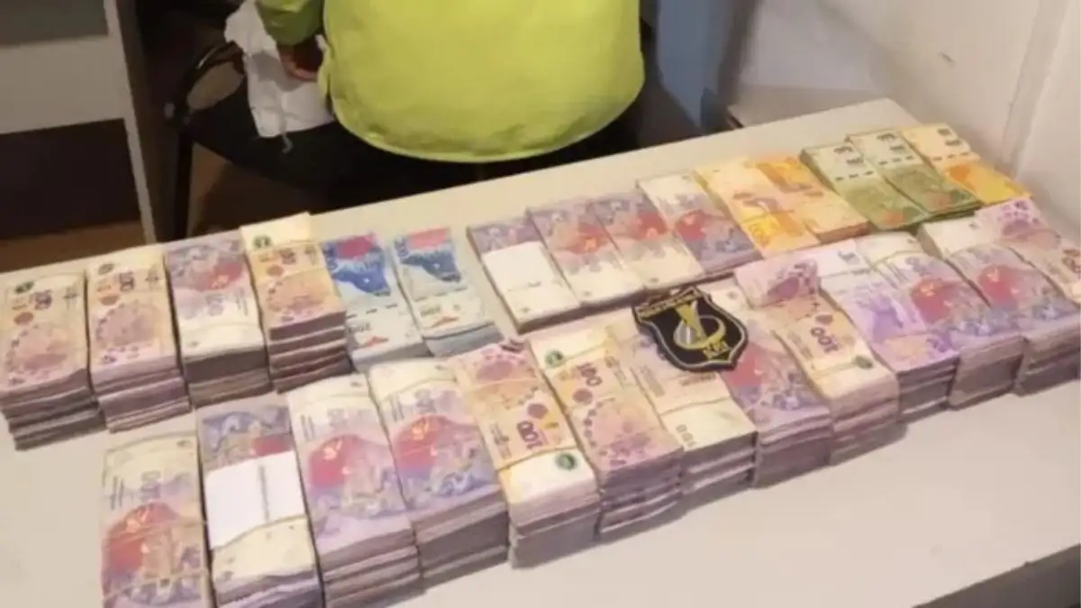 Dos sujetos demorados en la autopista a Santa Fe con una suma millonaria