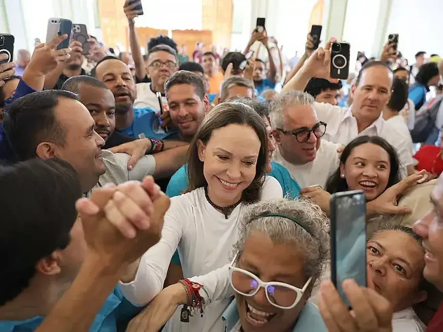 Estados Unidos vinculó su retorno con los avances del diálogo político, mientras el gobierno de Delcy Rodríguez mantiene conversaciones con sectores de la oposición para definir el futuro institucional del país.