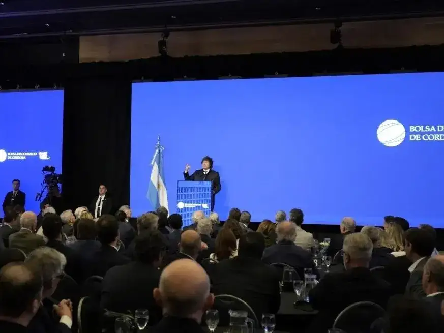Javier Milei disertó en la Bolsa de Comercio de Córdoba ante empresarios y dirigentes.