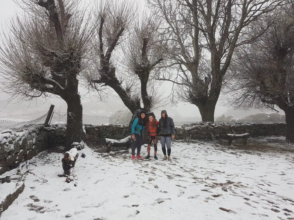 [FOTOS] El frío trajo nieve en las sierras