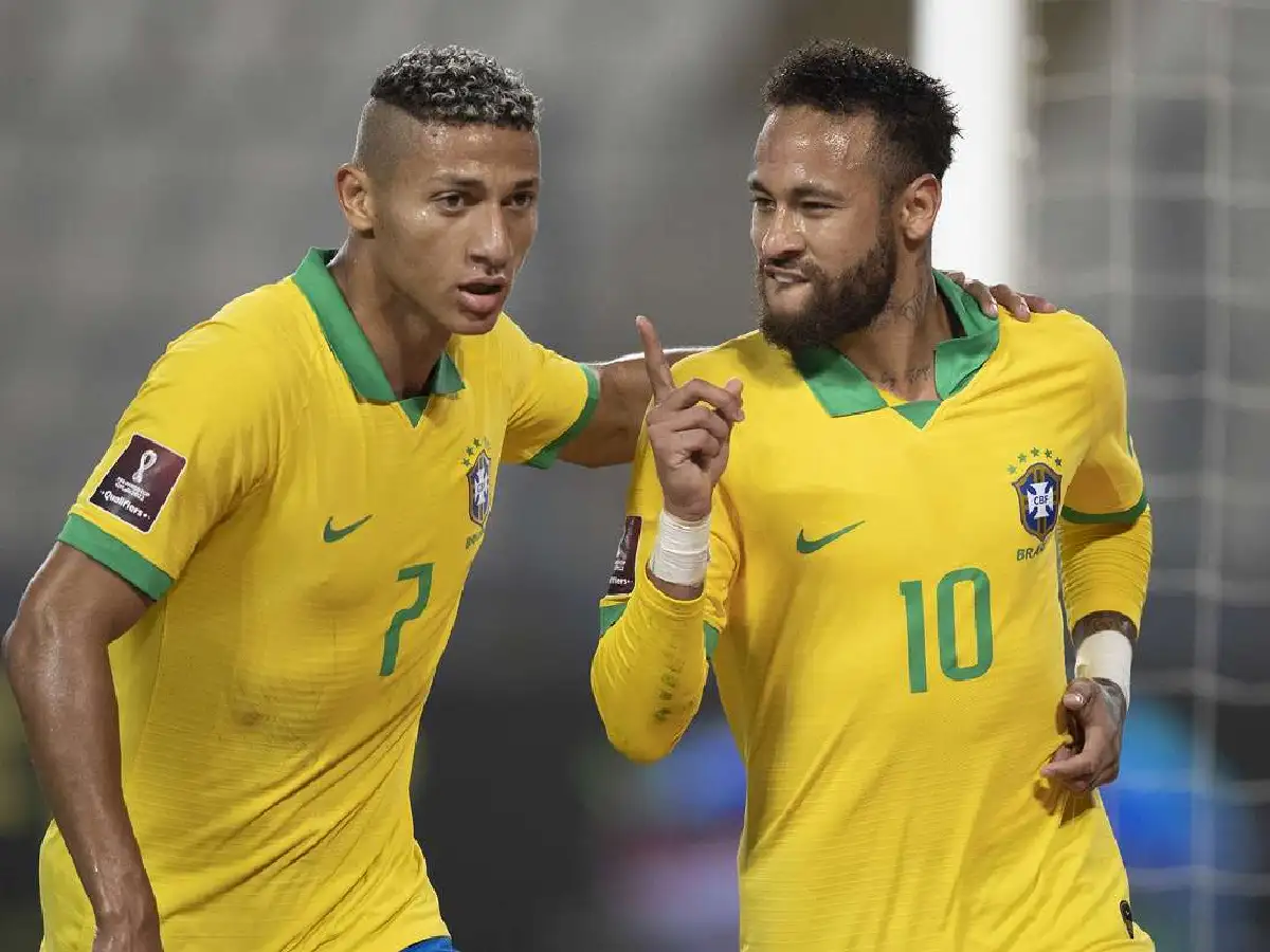 Brasil choca con Ecuador, que busca la clasificación