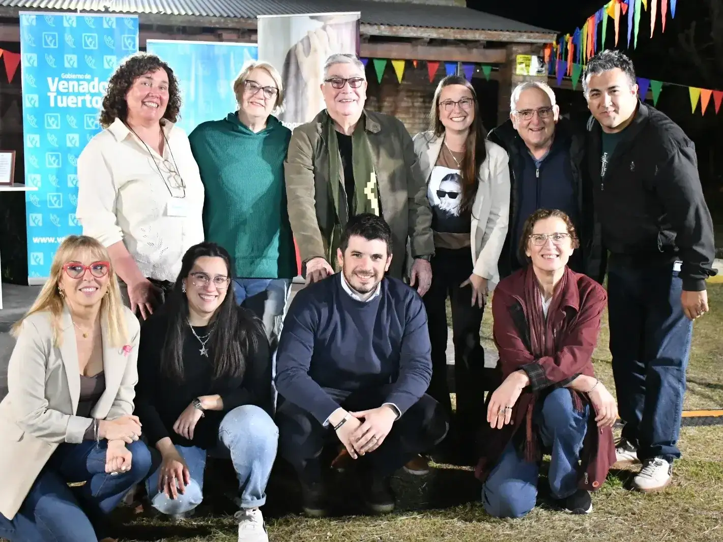 923