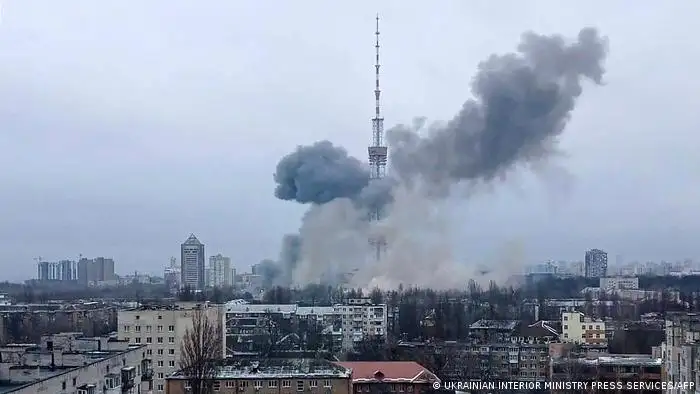 Cinco muertos en el ataque ruso contra la torre de televisión de Kiev